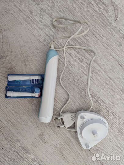 Электрическая зубная щетка Oral-B Braun