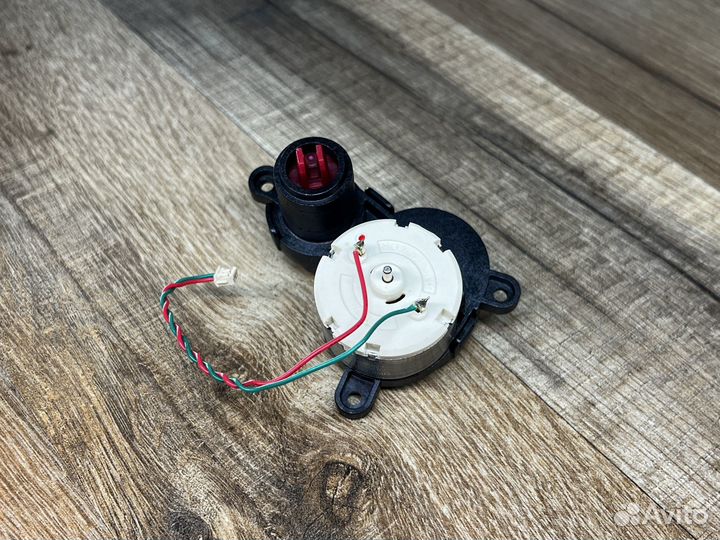 Мотор боковой щетки (R) Ecovacs Deebot Ozmo 900