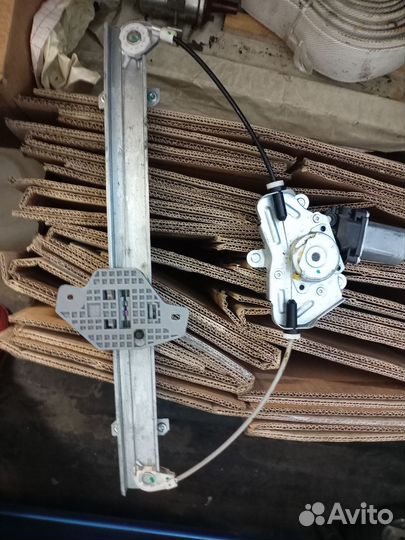 Стеклоподьемник передний правый