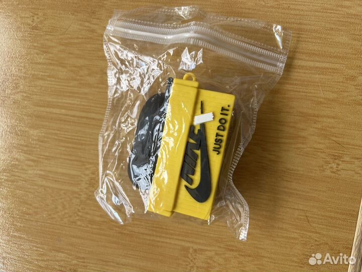 Силиконовый чехол для Airpods pro