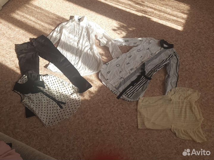 Школьные блузки и черные штаны рост 158 164