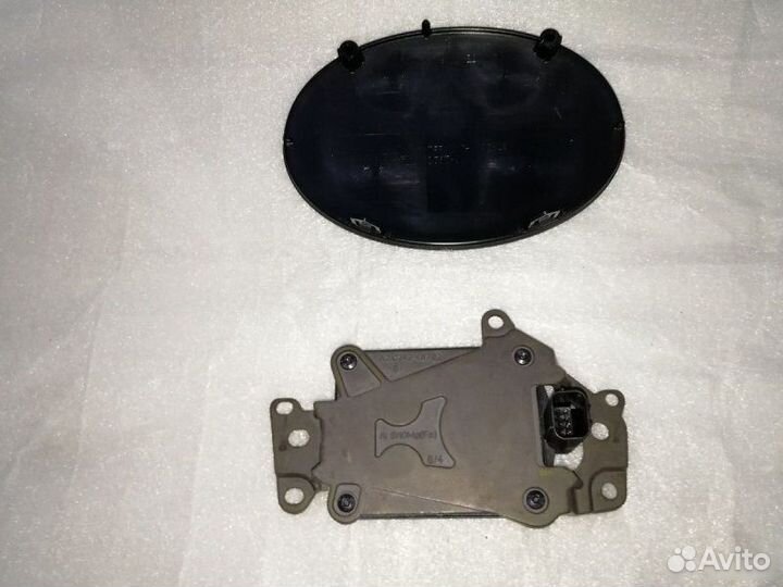 Эмблема с радаром Toyota Camry 70