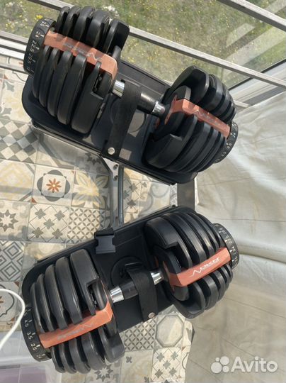 Стойка для гантелей с гантелями в наборе