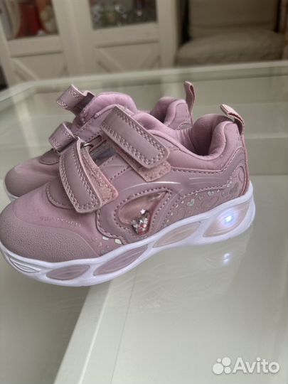 Кроссовки котофей 24