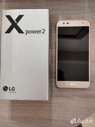 Телефон LG