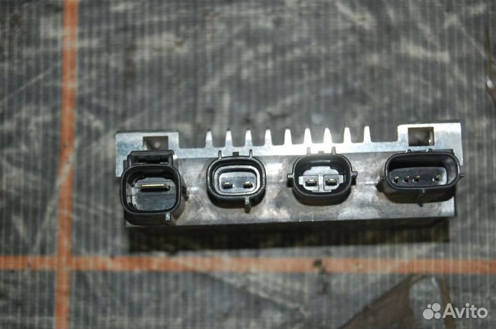 Блок управления - Toyota Land Cruiser Prado 150