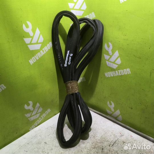 Уплотнитель Фольксваген Пассат Б6