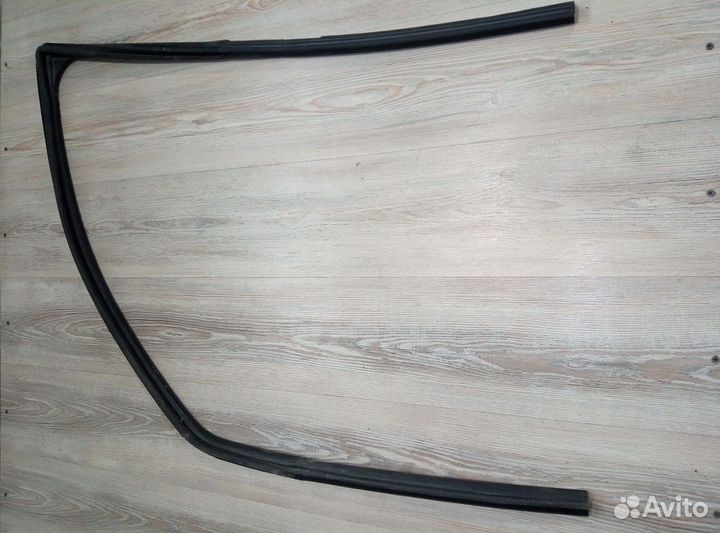 Уплотнитель перед проема стекла двери Renault dokk