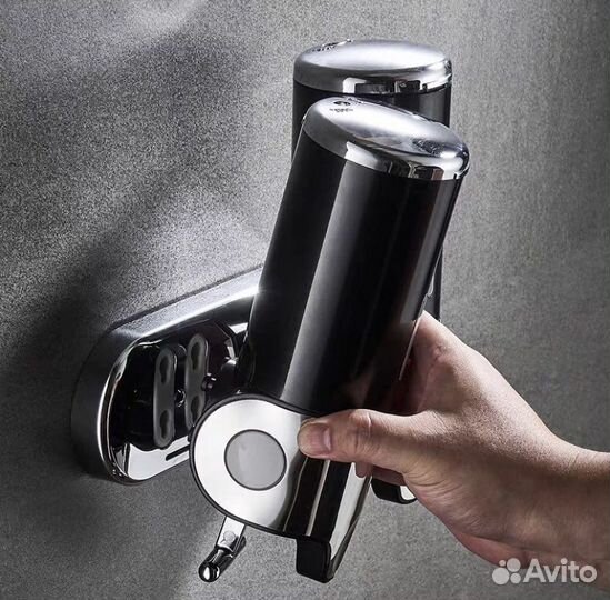 Настенный дозатор для ванной комнаты