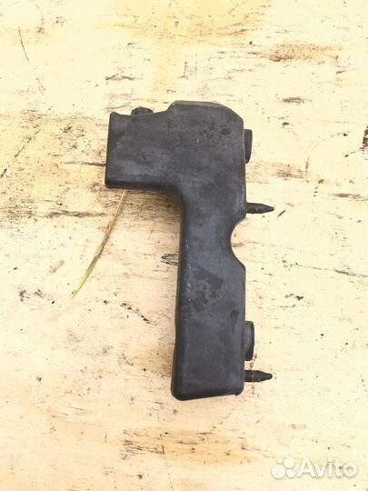 Направляющая бампера левое Audi A4 B7