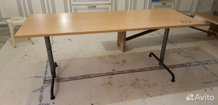 Обеденный стол