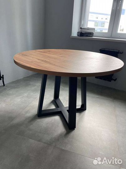 Стол круглый в стиле лофт