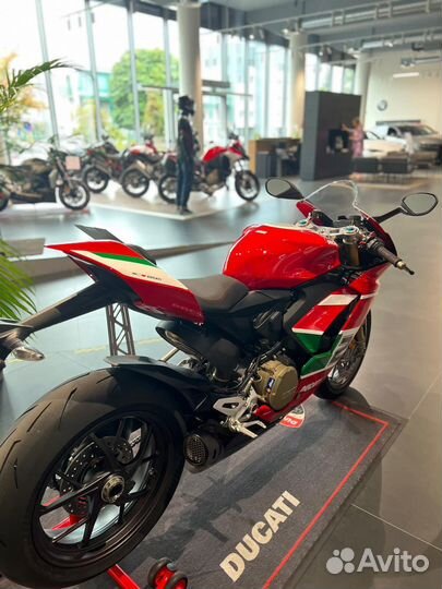 Ducati Panigale V2 troy bayliss