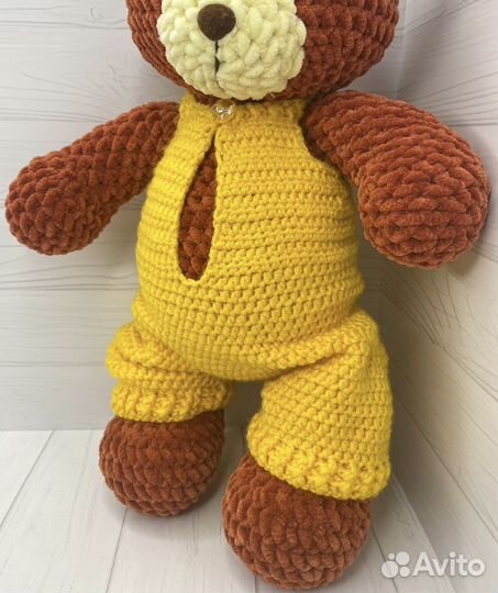 Мишка в комбинезоне