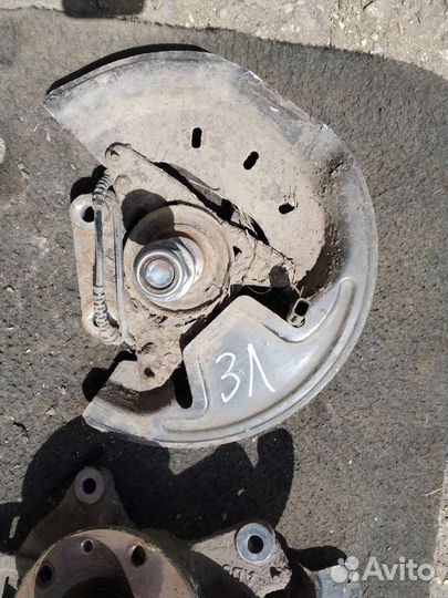 Передние ступицы Renault Fluence 2010 года