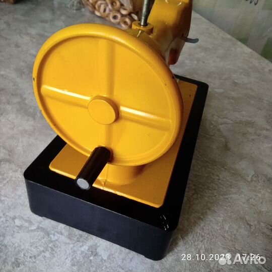 Детская игрушка швейная машинка