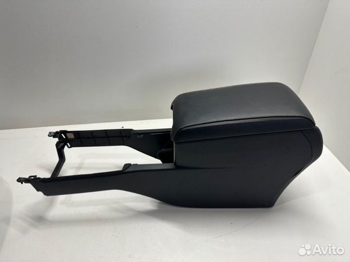 Подлокотник Toyota Camry V50 2011-2014