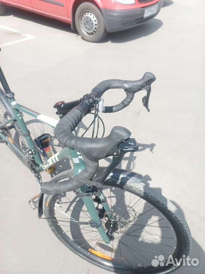 Велосипед шоссейный (грейвел Giant Revolt2)