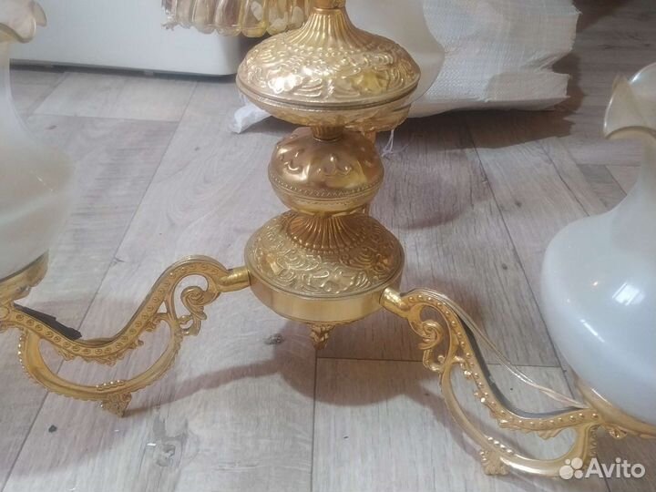 Люстра потолочная с плафонами