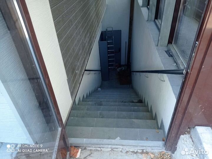 Пристенный поручень