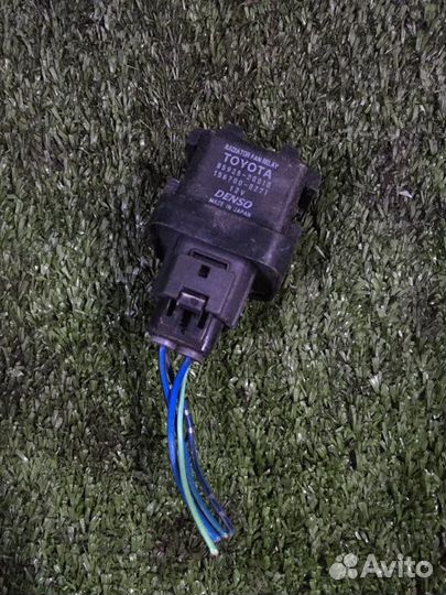 Реле вентилятора Toyota Avensis AZT251 2AZ-FSE