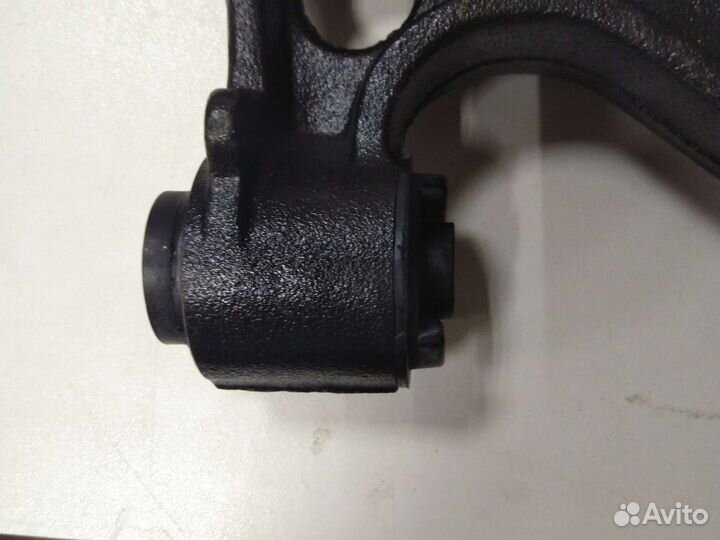 Chrysler Voyager (2001-2007) рычаг передний правый