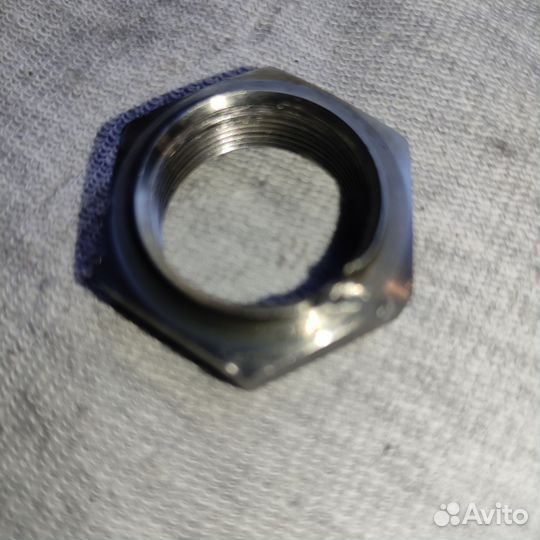 Гайка корзины сцепления Honda 22 мм
