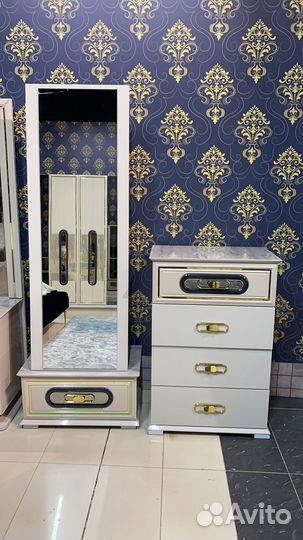 Зеркало напольное