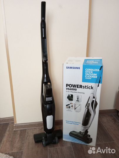 Вертикальный беспроводной пылесос Samsung VS6000