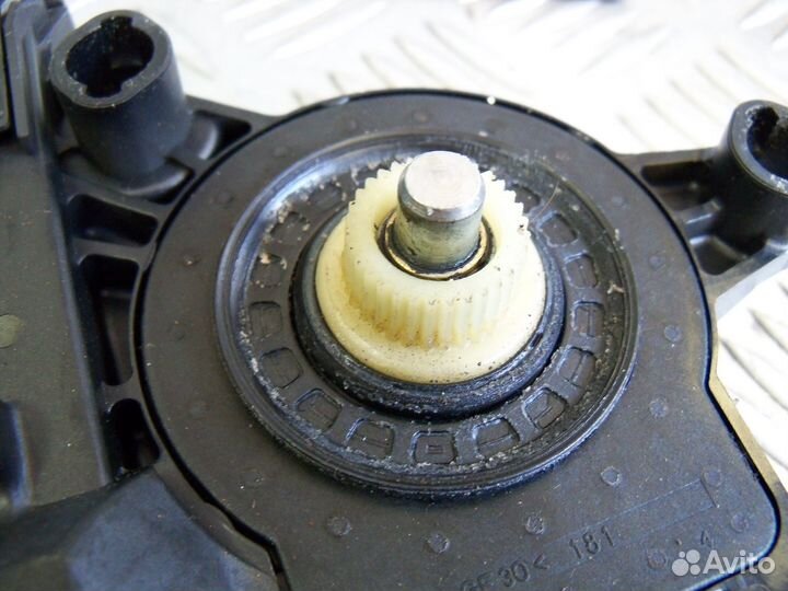 Моторчик стеклоподъёмника Peugeot 307 2003г