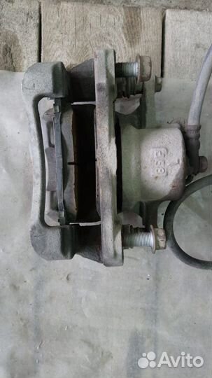 Супорт тормозной передний Toyota Corolla E150