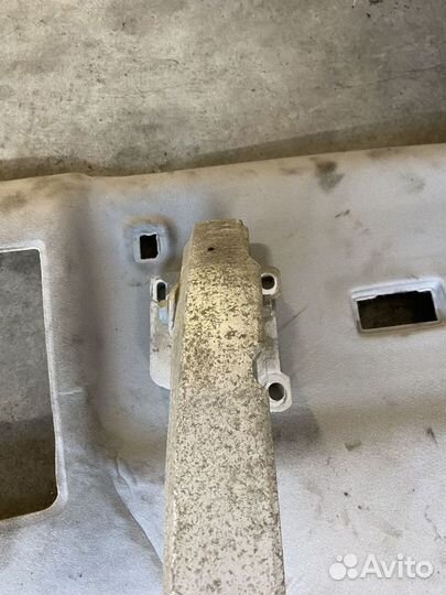 Усилитель заднего бампера Renault Megane II (2002–