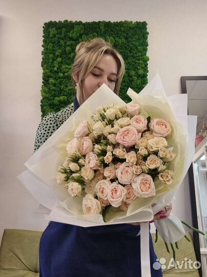 Букеты из кустовых пионовидных роз