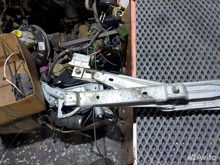 Стеклоподъемник передний левый Toyota Corolla 110