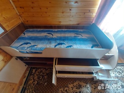 Детская кровать с матрасом и ящиками