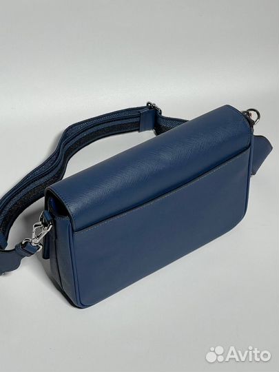 Мессенджер Prada