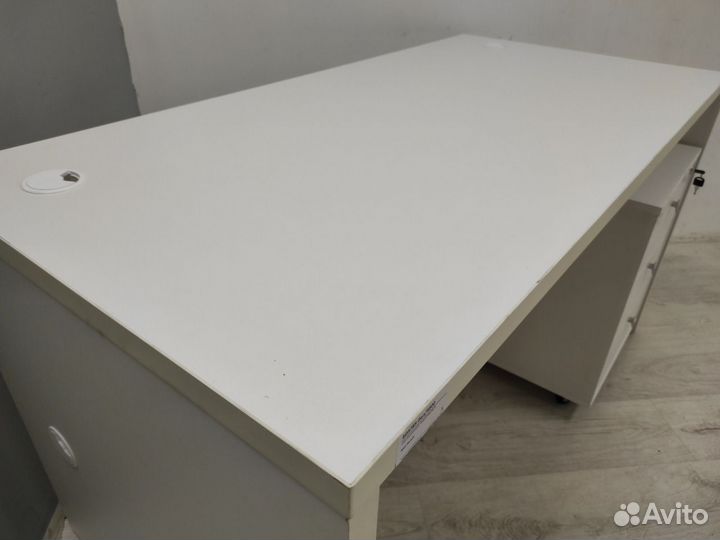 Стол письменный с подкатной тумбой. Новый