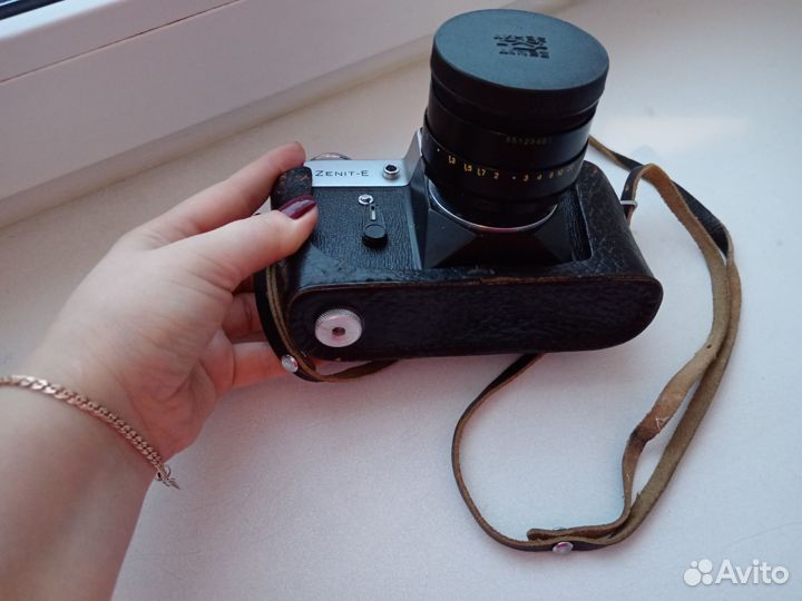 Плёночный фотоаппарат zenit-E со вспышкой