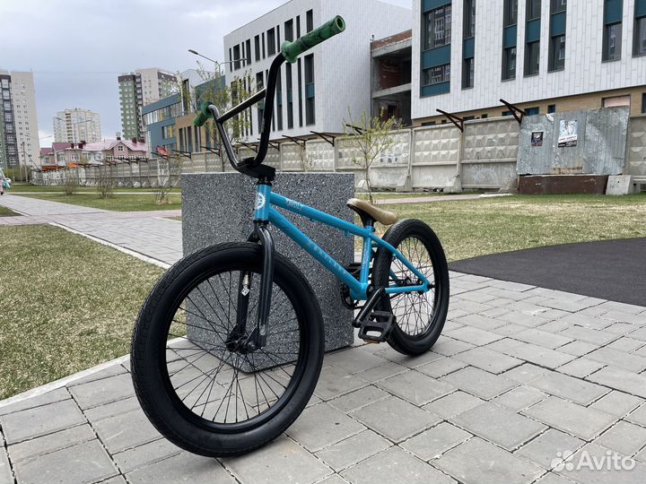 Трюковой велосипел bmx revolt