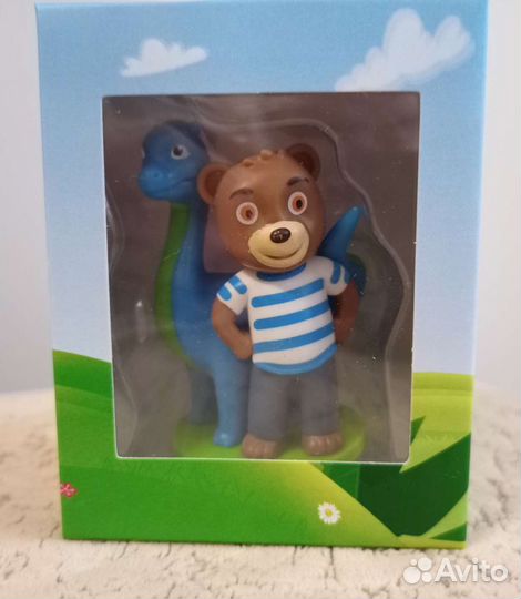 Мишка Барни с динозаврами