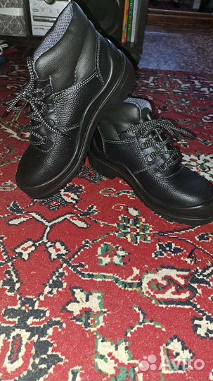 Ботинки р. 38 (спецодежда)