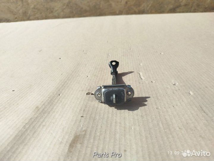 Ограничитель двери Тойота Королла Е210