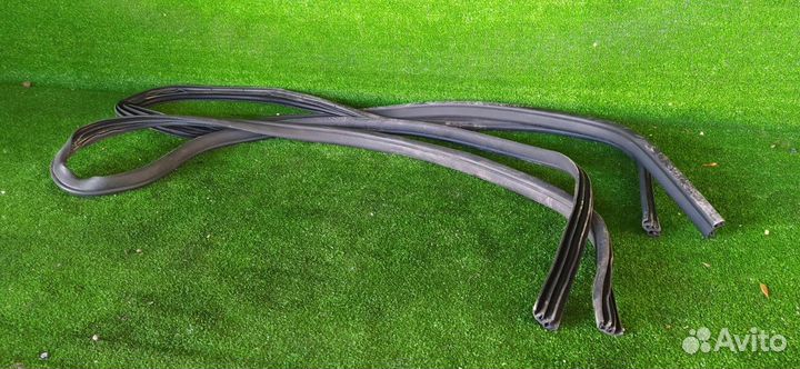 Уплотнение двери пара переднее Ford Focus 3 2.0