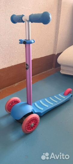 Самокат трехколесный