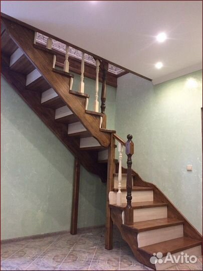 Лестница деревянная