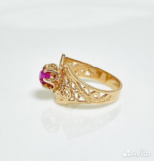 Золотое кольцо с корундом 583 проба