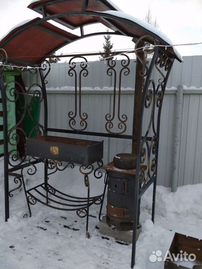 Мангал с крышей