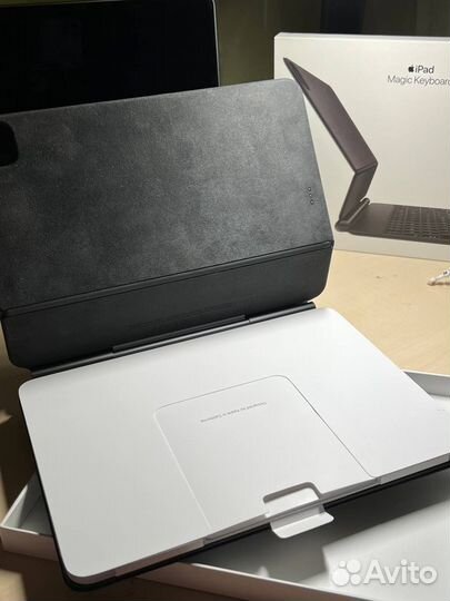 Клавиатура Apple Magic Keyboard для iPad Pro 11