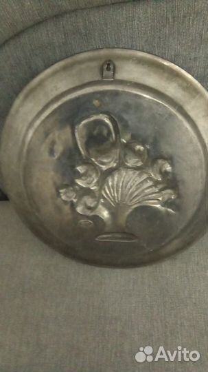 Тарелка настенная, розы, олово, Германия, винтаж