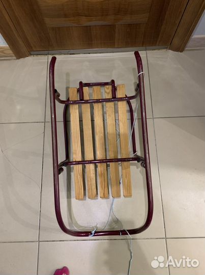 Санки со спинкой дим длина 83 см, ширина 39 см